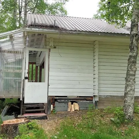 Деревянный коттедж Pikkumoekki Lintukoto *
